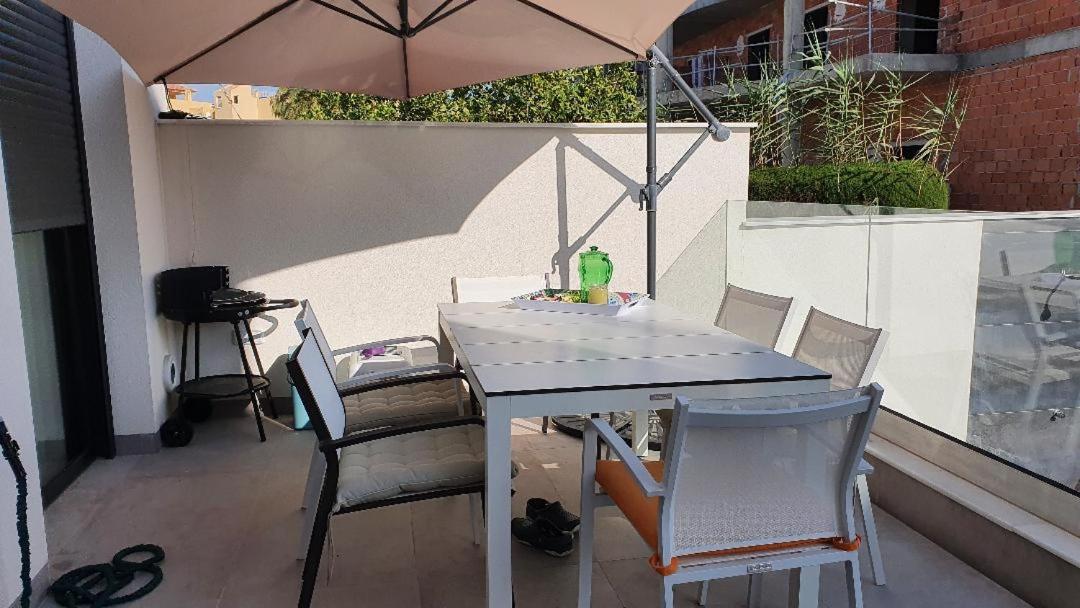 Chalet Con Piscina Privada En La Urb. De Puerto Rey Los Amarguillos Exteriér fotografie